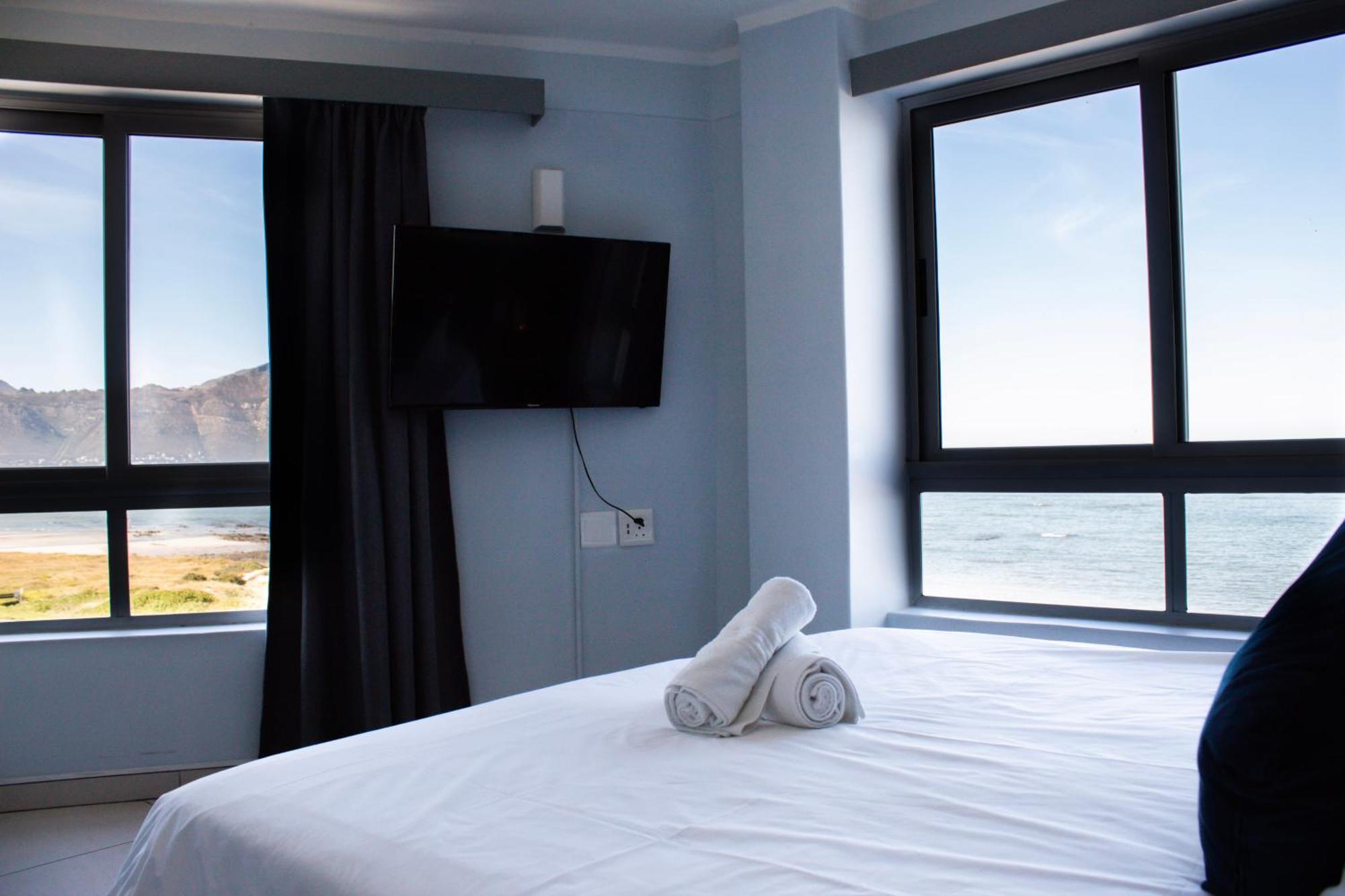 Ocean Breeze Hotel Strand Exterior foto